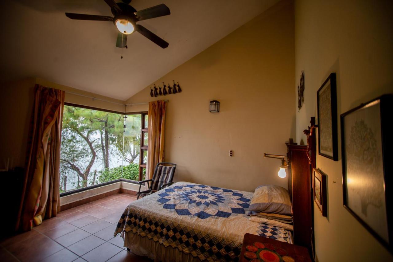 Santa Maria Del Lago Guest House San Pedro La Laguna Bagian luar foto