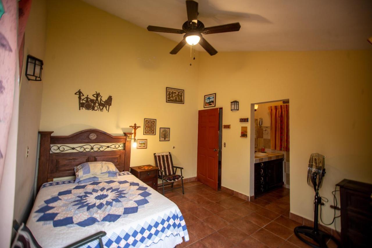 Santa Maria Del Lago Guest House San Pedro La Laguna Bagian luar foto